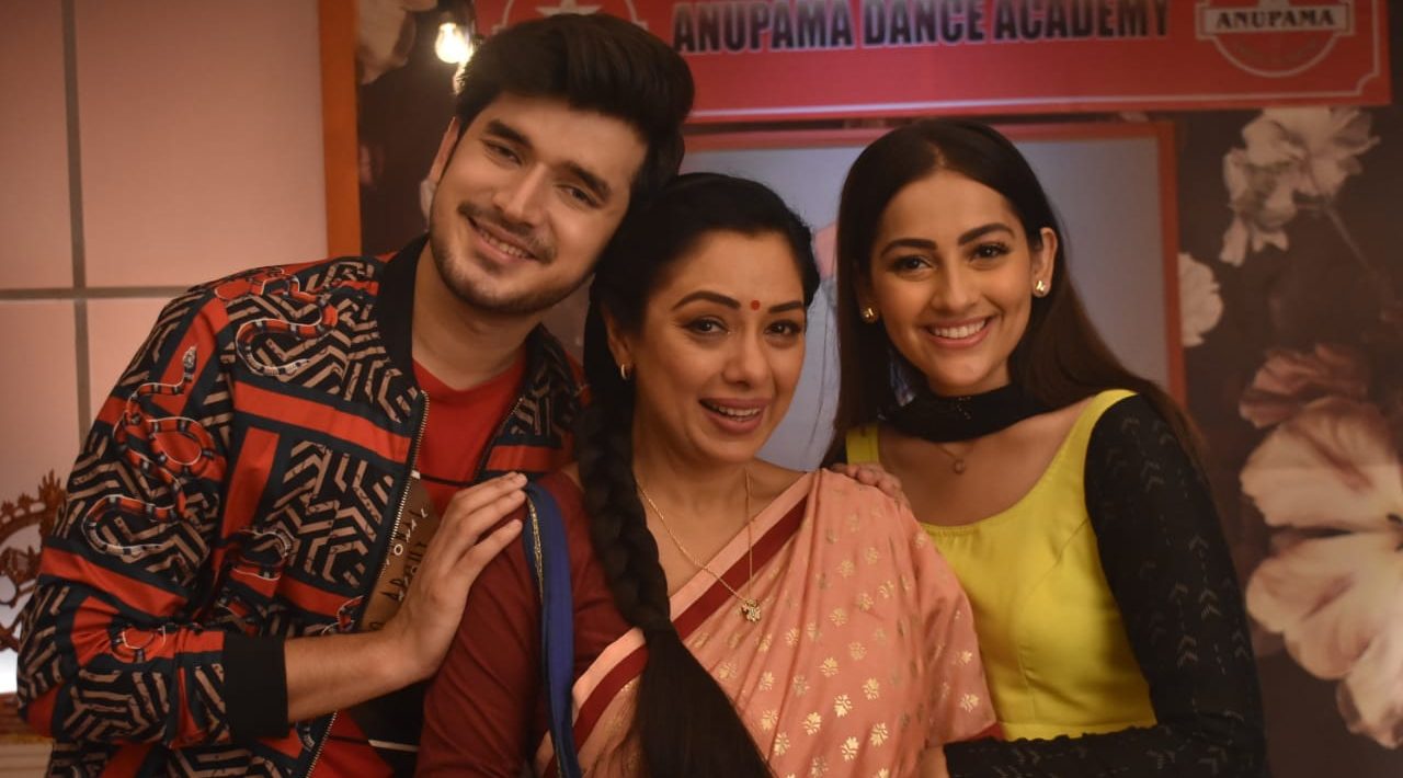 In ‘Anupamaa’, Rakhi brings in the twist by revealing to the family that Kavya too has lost her job!