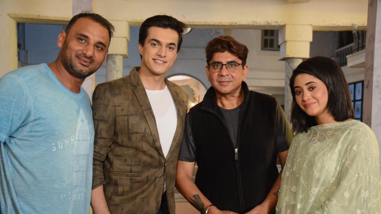 Rajan Shahi’s ‘Yeh Rishta Kya Kehlata Hai’ team celebrates Eid by cutting a cake!