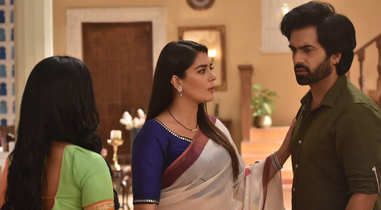 In ‘MKAP2’, Meera tells Garv and Kriti that they will soon have a little brother or sister!