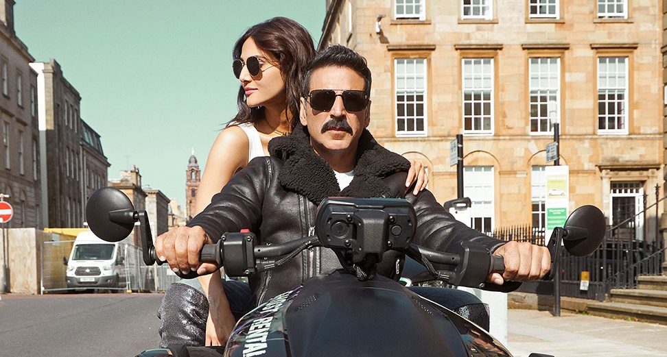 ‘BellBottom’ stars Akshay-Vaani display sizzling chemistry in ‘#Sakhiyan2.0’!