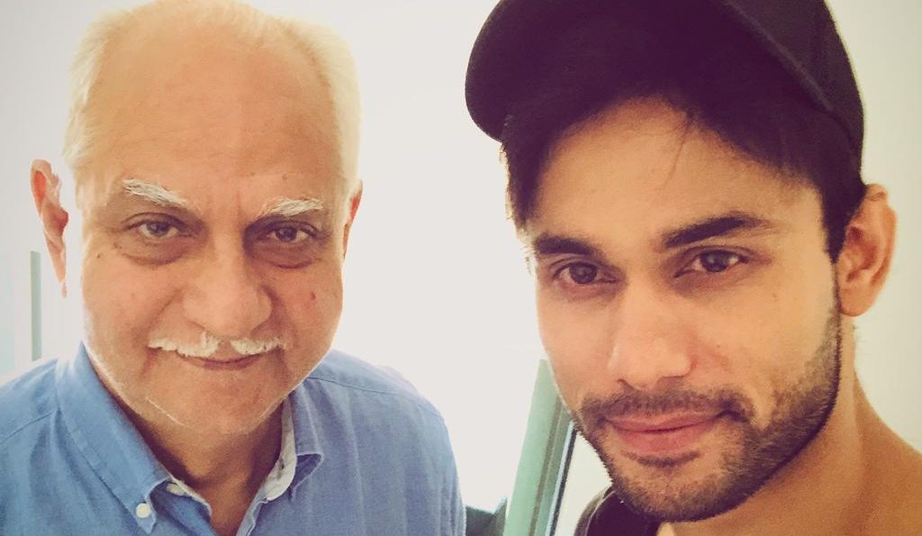 Ramesh Sippy tells actor Vishal, ‘I had once placed my hand on the shoulder of Dharmendra and Amitabh Bachchan, now I am placing my hand on your shoulder’!