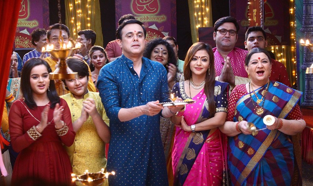 In ‘Wagle Ki Duniya’, How will Rajesh fill in as an artist along with managing his work?