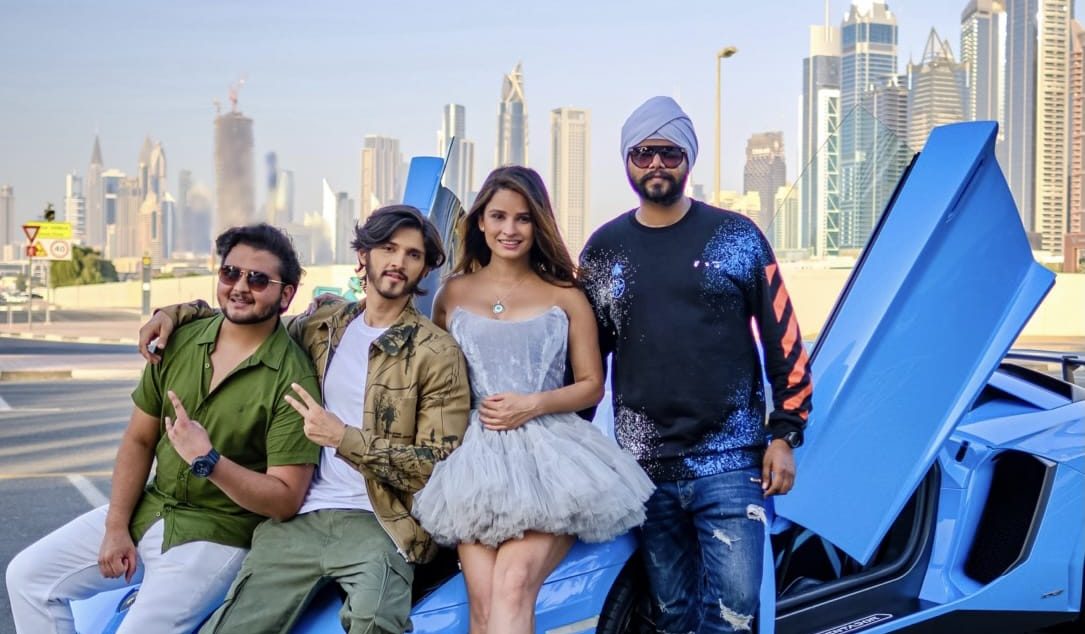 Reunion of #RohanMehra and #ChetnaPandey in #MridulMeena’s love saga ‘#Aadat’!