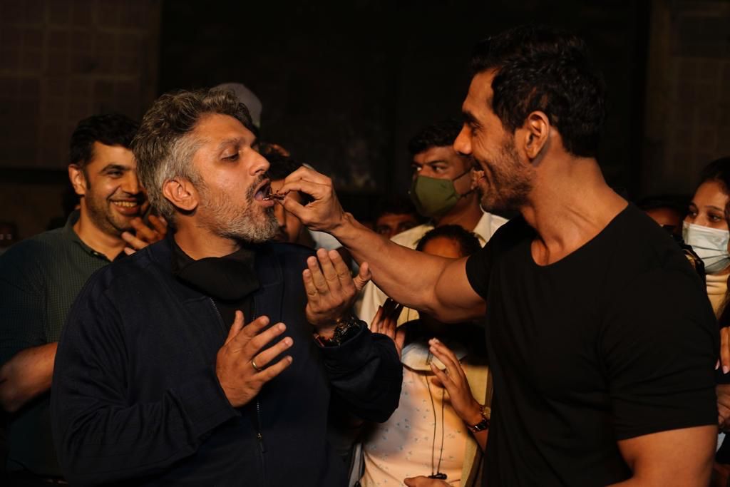 Ek Villain Returns completes shoot, John Abraham celebrates with the team!