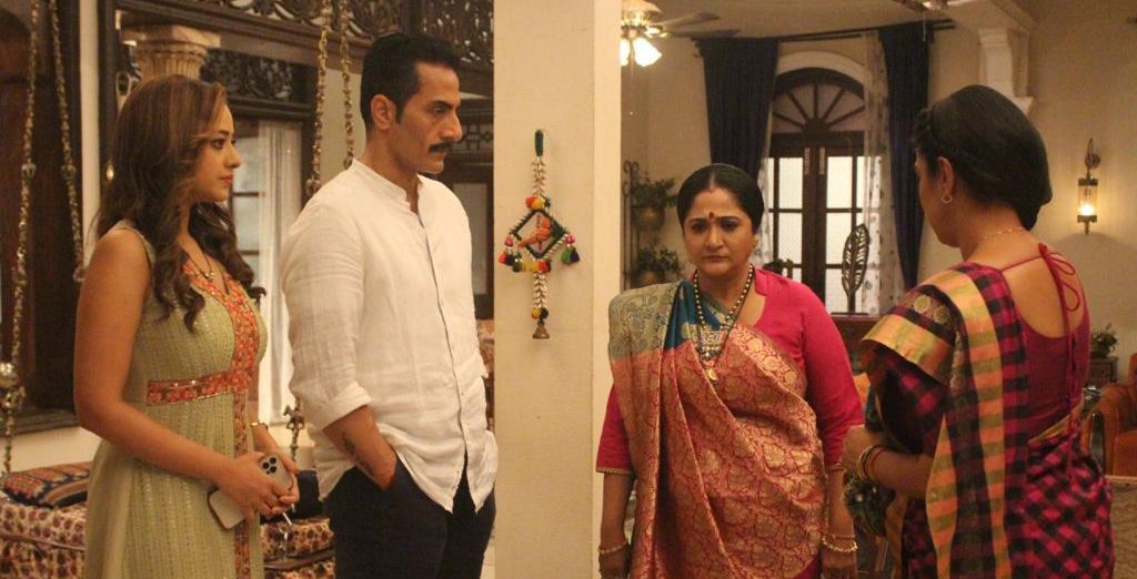 Anuj has decided about Kavya that if he finds her troubling Anupamaa then he will handle her himself!