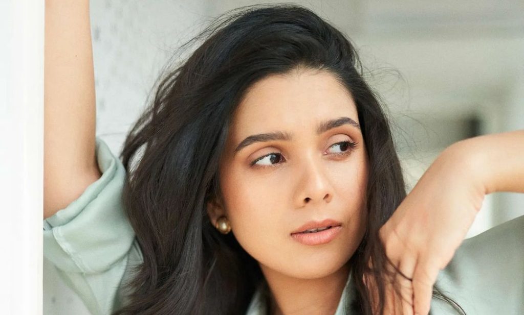 Rashmi Agdekar opines, ‘Watching a series on personal screens and watching a film in cinemas are different experiences altogether’!