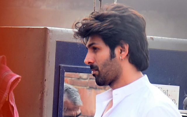 Kartik Aryan rocks in his ‘Shehzada’ look!