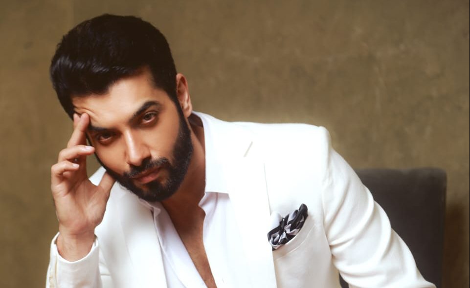 Sharad Malhotra’s ‘Door Ho Gaya‘ Is based on a Pakistani artist and an Indian artist falling in love!