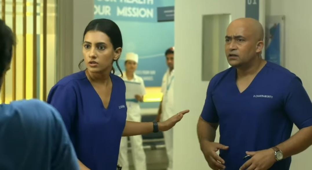 In ‘DZK’, Dr. Sathe saves Dr. Sinha and they hide in the lift, but the goons switch off the power!