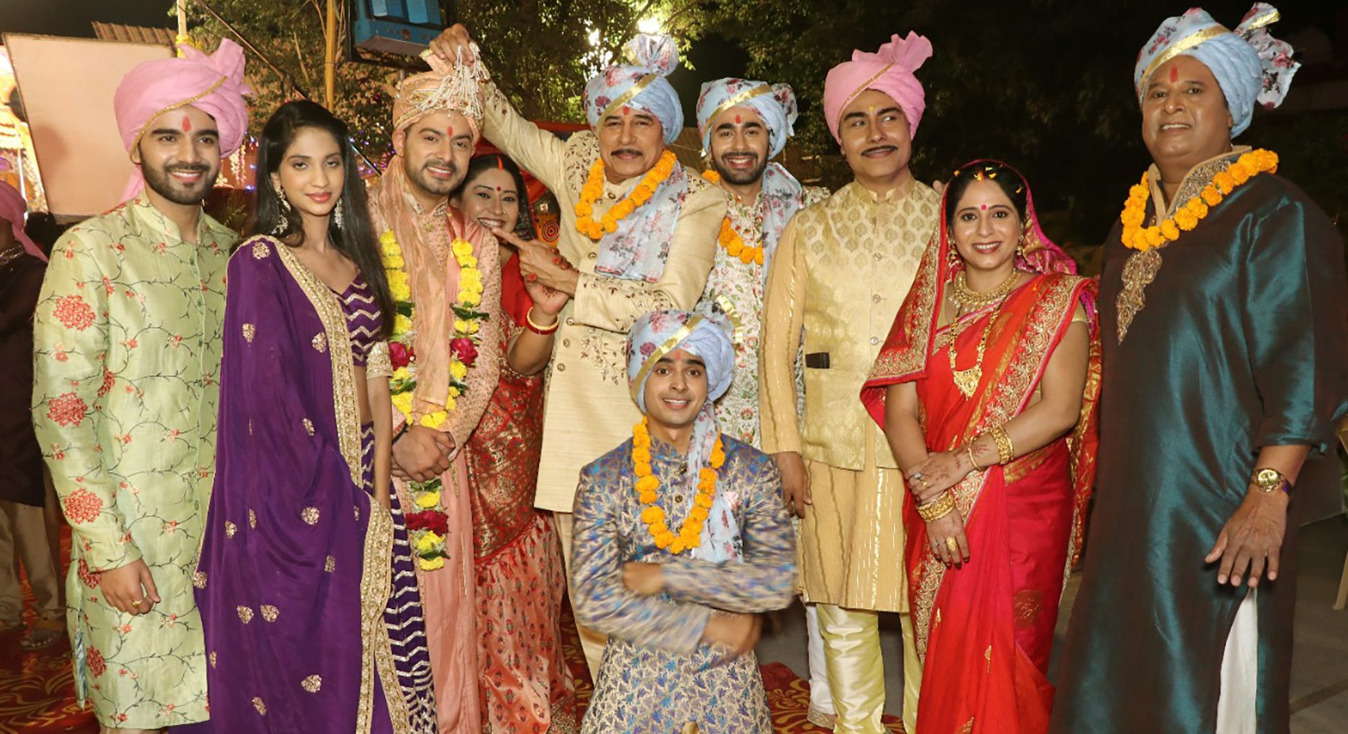 The Chaubey and Pandey families of ‘Rang Jaun Tere Rang Mein’ invites you for the wedding of Srishti and Dhruv!
