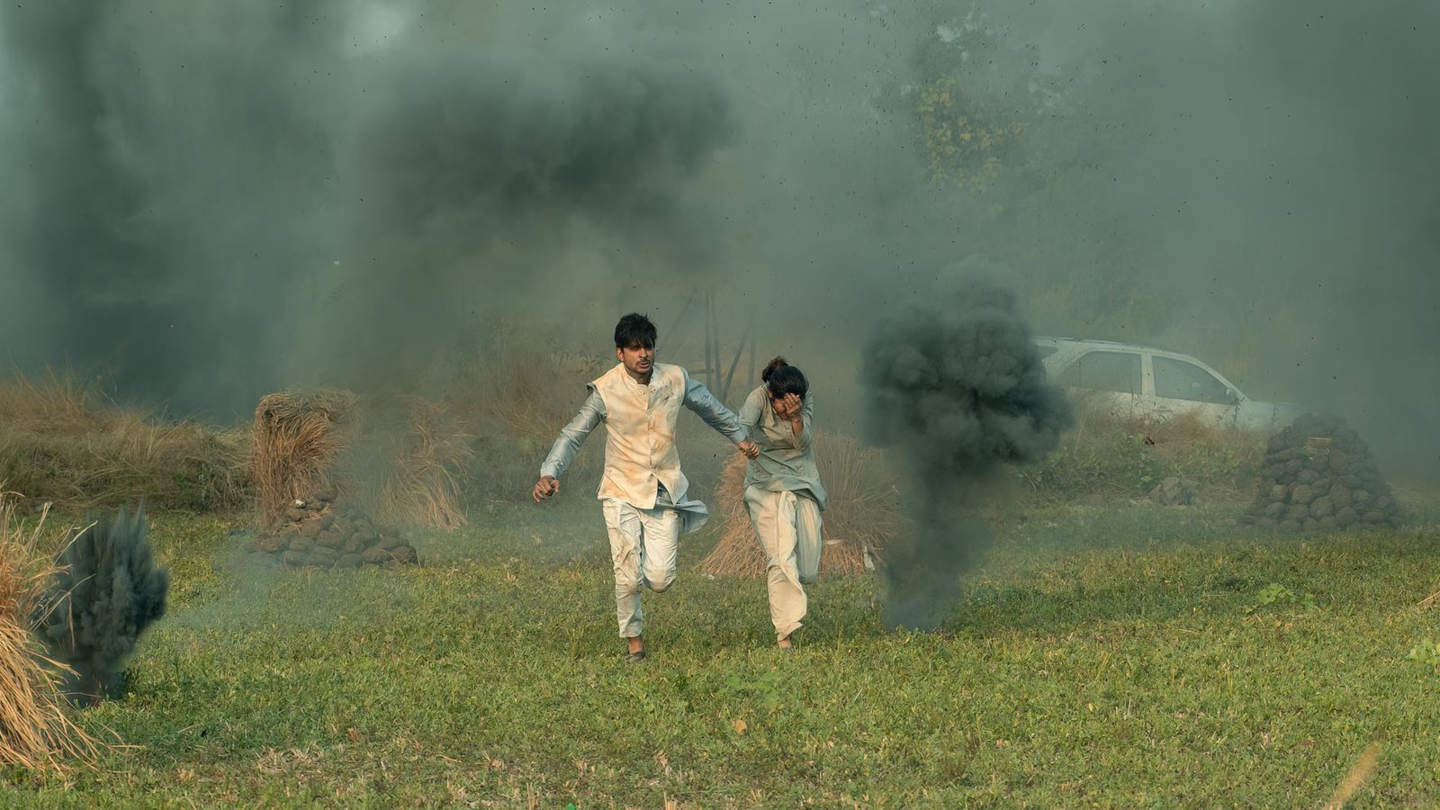 In ‘Yeh Kaali Kaali Ankhein’, the two fated lovers are seen running for their lives, amidst guns, smoke, and bombs!