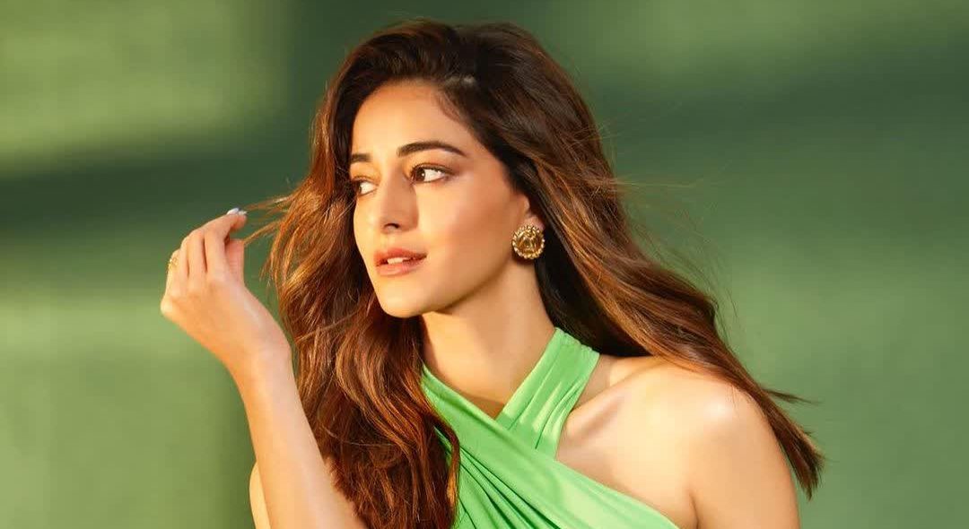 Ananya Panday sets internet on fire in a bralette and leather pants!