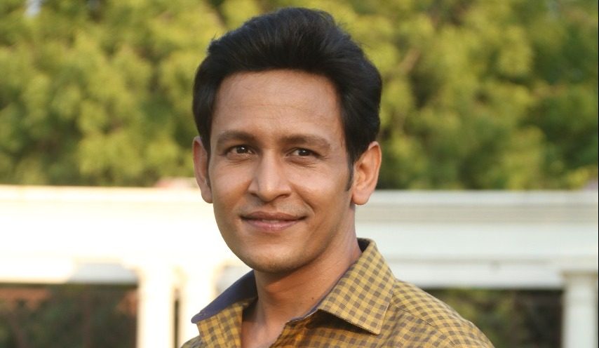 ‘Kaamnaa’ actor Abhishek Rawat says ‘I believe a father plays an im portant role in a family and children’s life as much as a mother’!