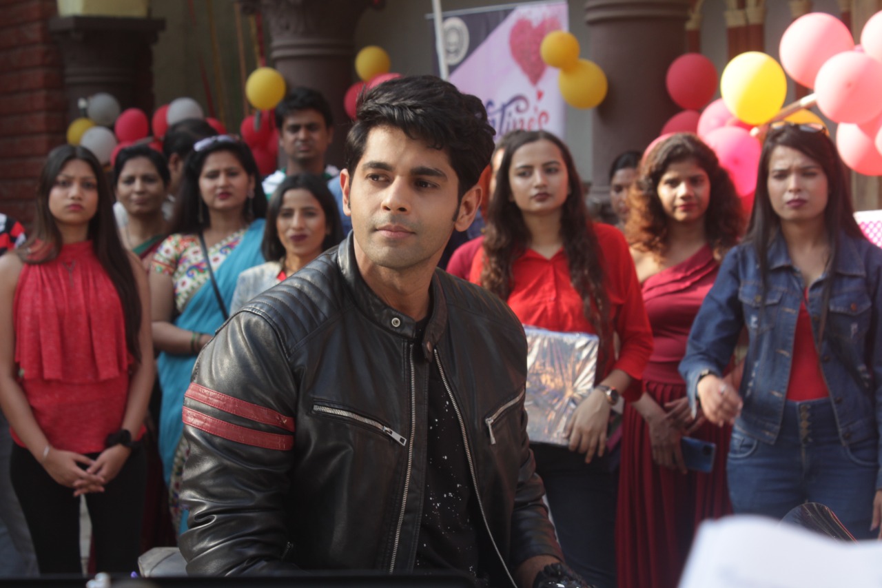 ‘Chikoo – Ye Ishq Nachaye’: And the race to scholarship begins between Chikoo and Dhanush!