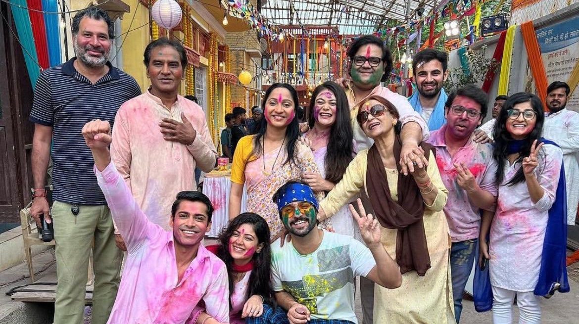 The cast of Sab Satrangi associate the colours of the rainbow with each other!