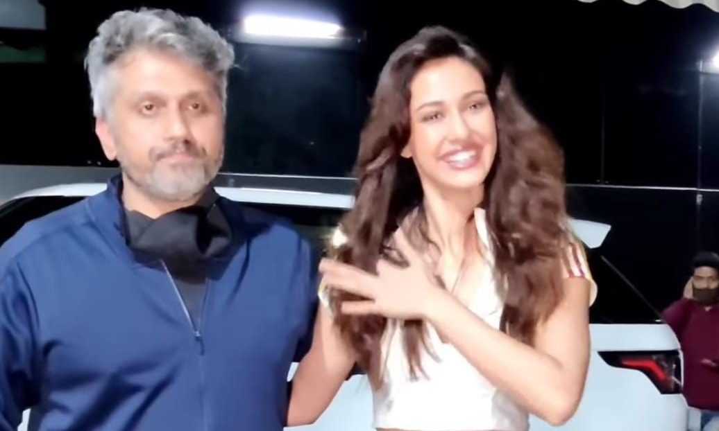 Disha Patani and filmmaker Mohit Suri getting papped on the set of ‘Ek Villain 2’ in Mumbai!