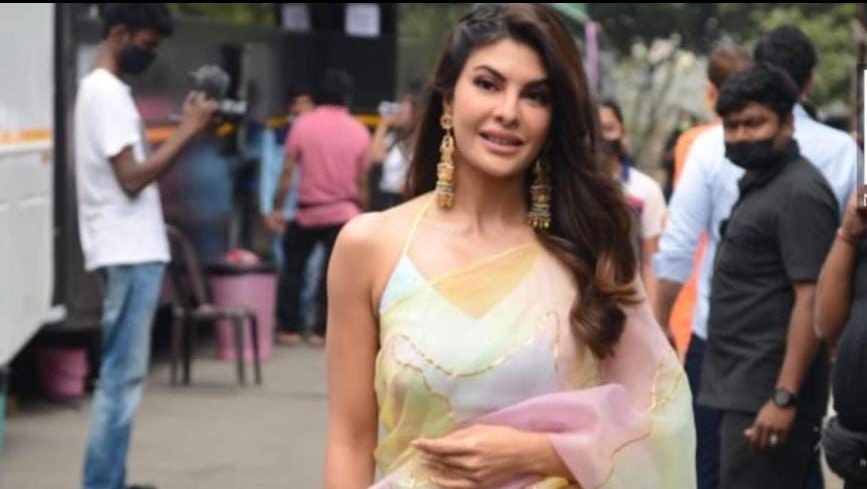 Jacqueline Fernandez keeps her fashion game in point in a Saree!