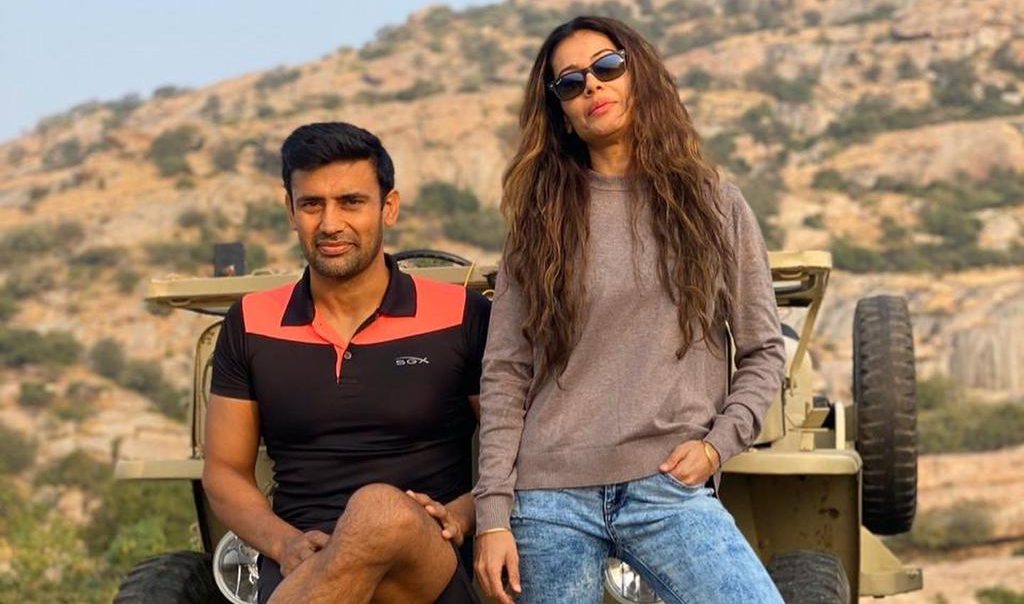 Replying to Kangana’s jibe Sangram Singh says, “No vashikaran can stop me from standing by Payal”!
