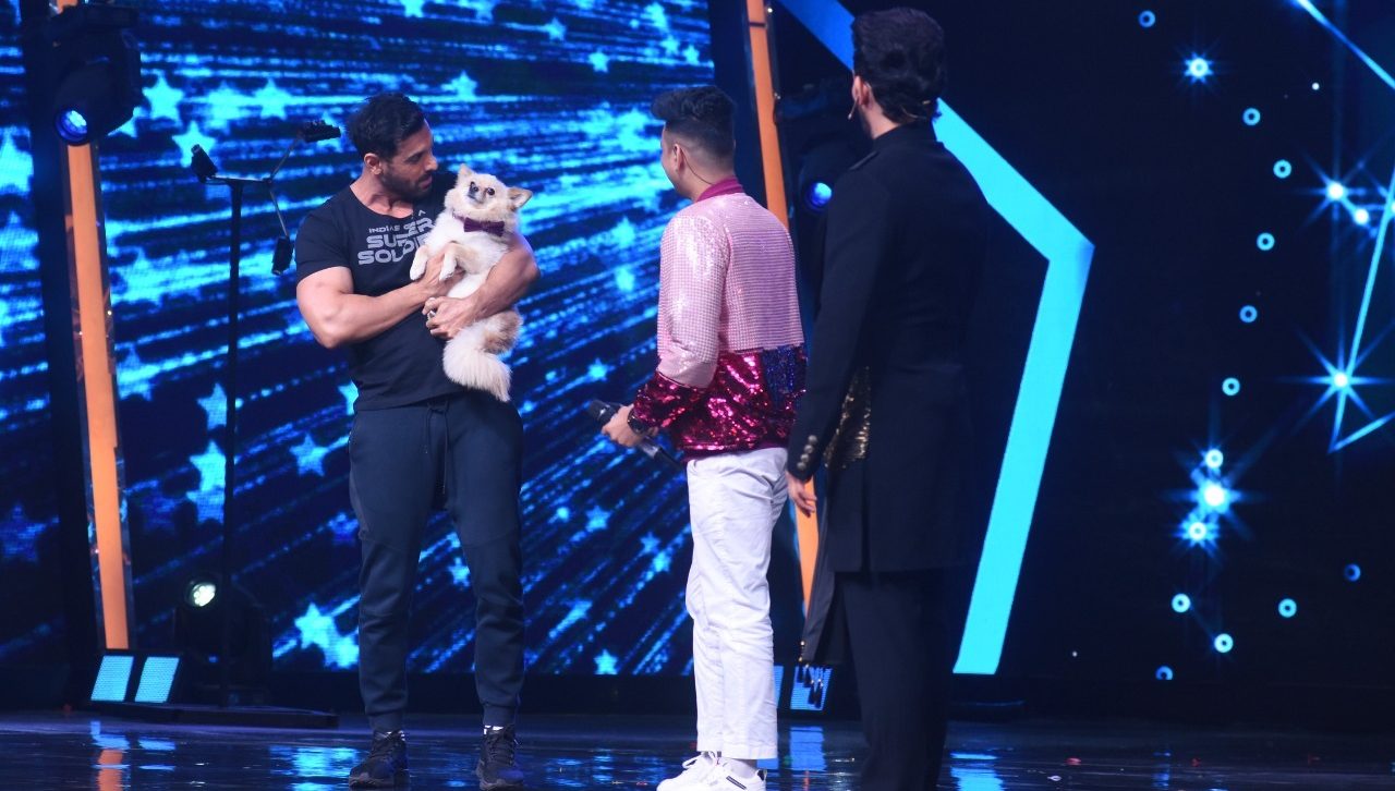 On IGT sets, John Abraham and Rishabh bond over their love for dogs!
