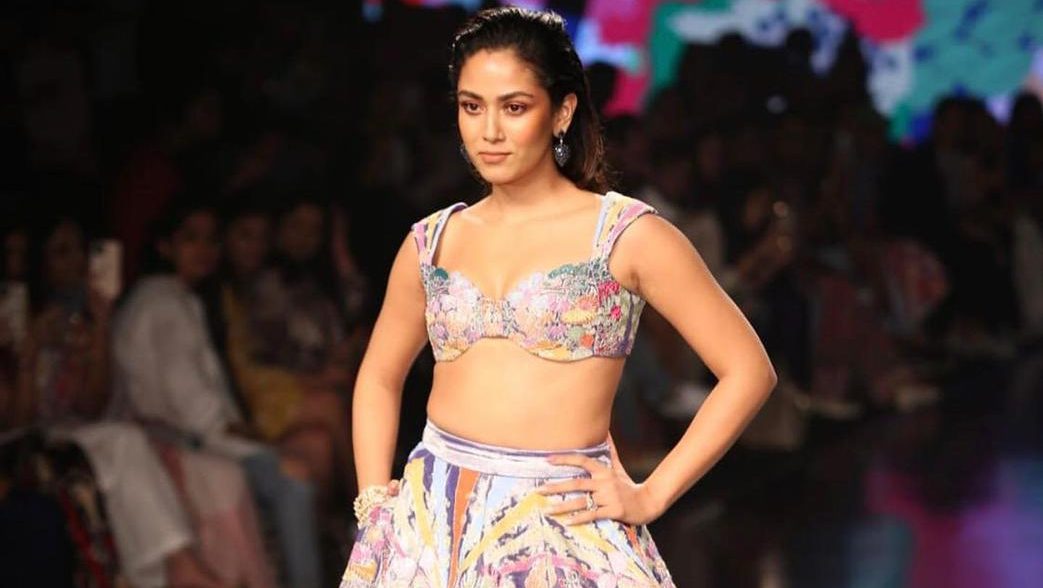 Show-stopper Mira Kapoor walks the ramp for designer Aisha Rao at Lakme Fashion Week 2022!