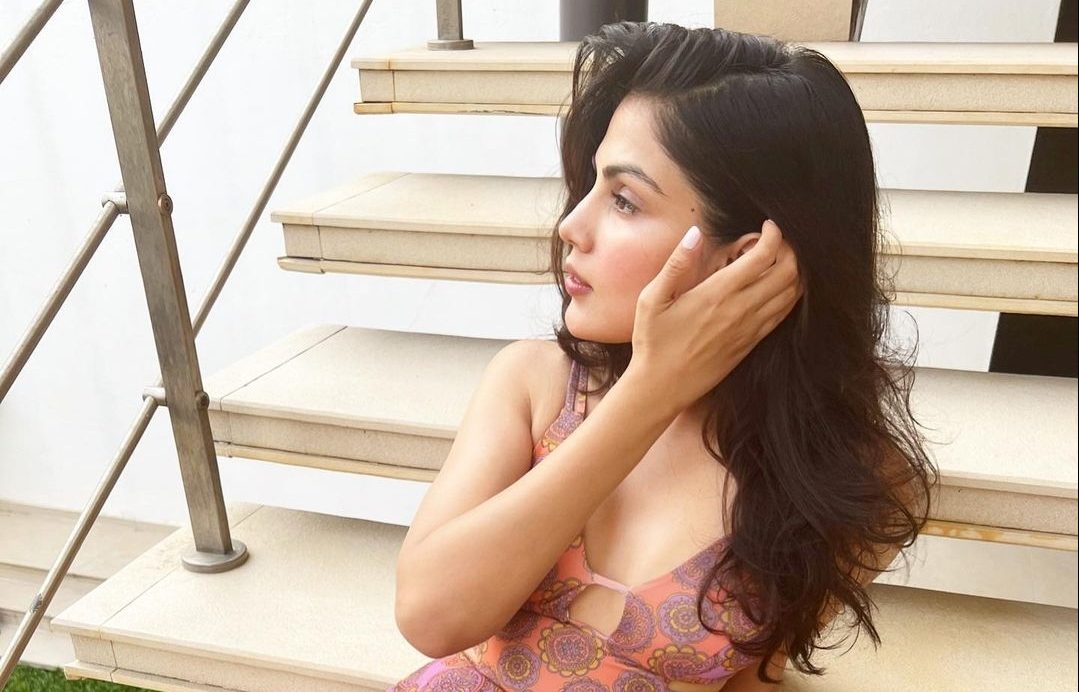 Rhea Chakraborty posts, “There she was, waiting for the sun to shine, and shine it did ☀️”!