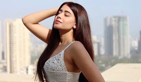 Meet the new National crush, a model, actor, and a social media influencer, Aarti Bedi!