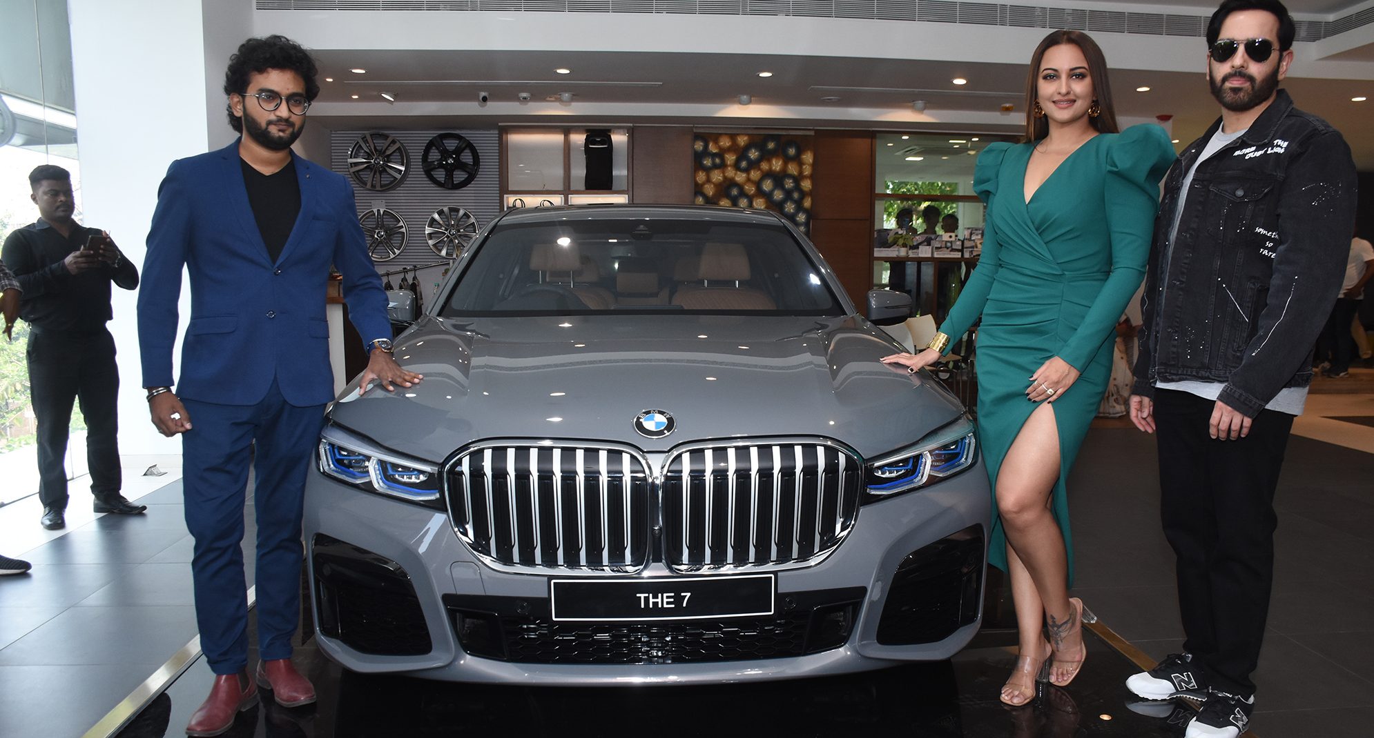 Sonakshi Sinha showcases her paintings at the House of Creativity’s inaugural show!