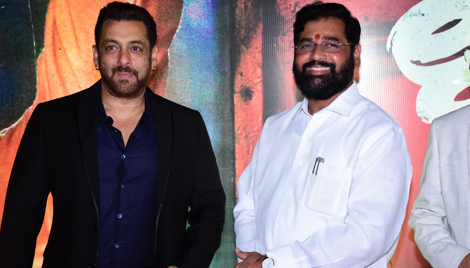 Shri Uddhav Thackeray and Mr Salman Khan grace the trailer launch of “Dharmaveer”!