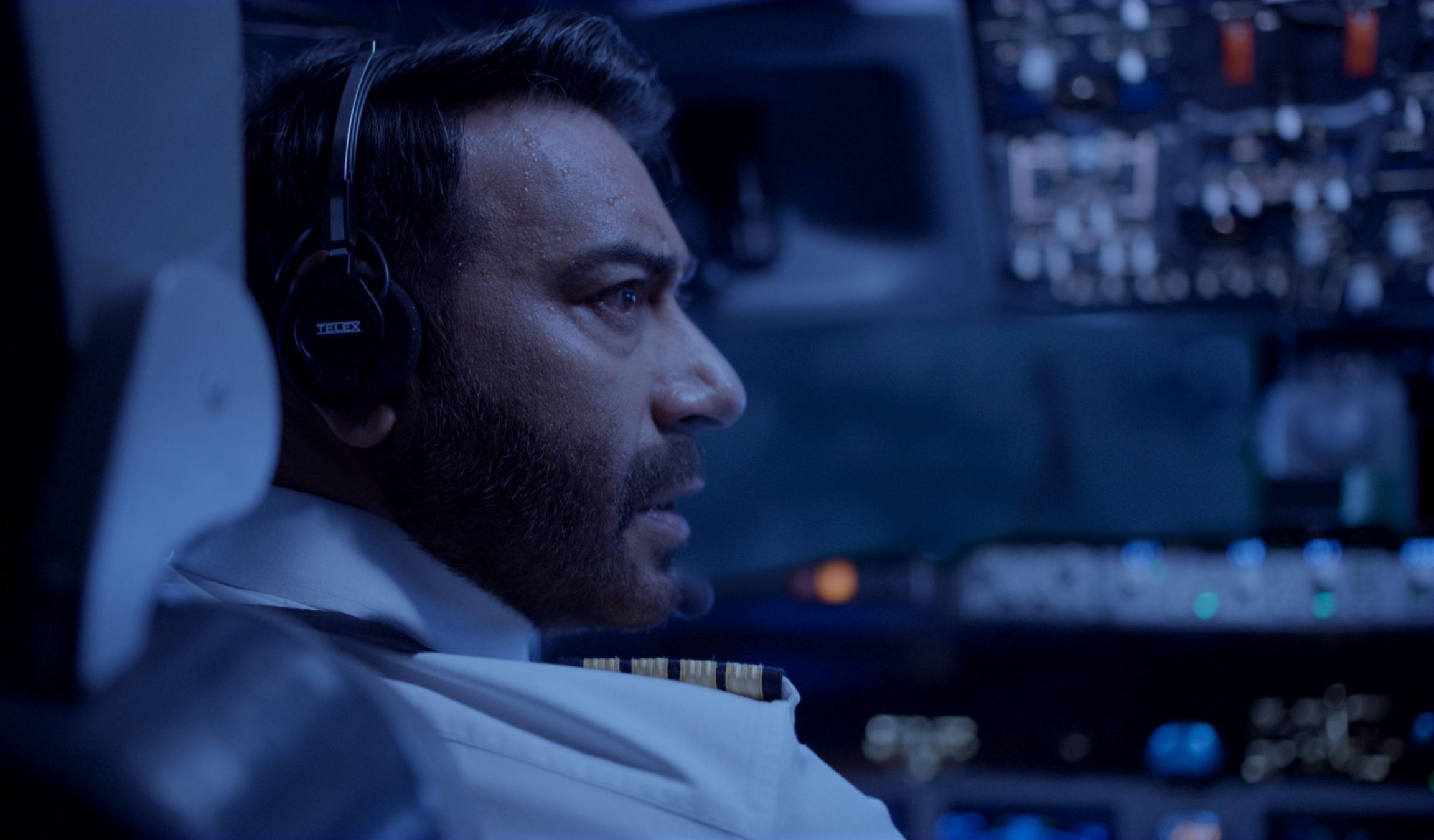 Review : Ajay Devgn lands safely on ‘Runway 34’!