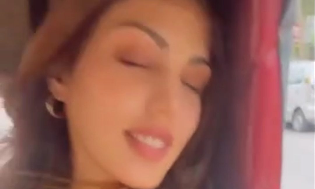 Rhea Chakraborty opines, “Nothing beats the classic Mumbai rickshaw blow dry”!