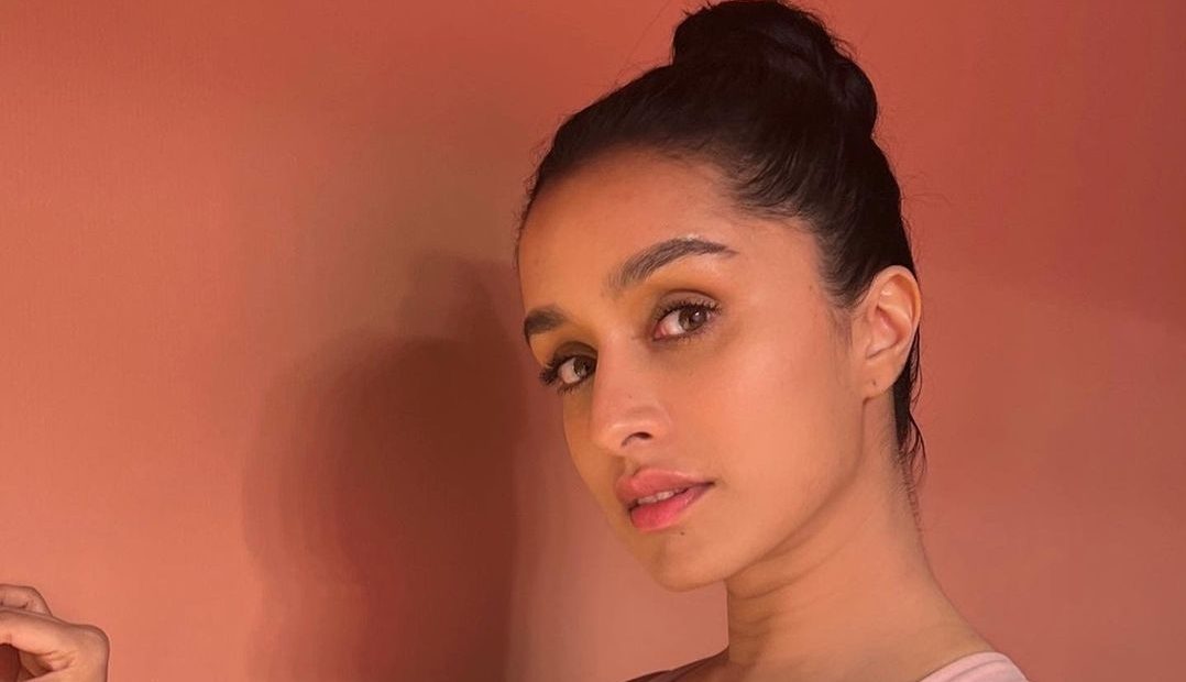 Shraddha Kapoor shares a picture from her green room capturing the make-up mirror in the frame!