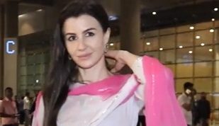 Giorgia Andriani gives the Desi Kudi in an Indian ensemble!