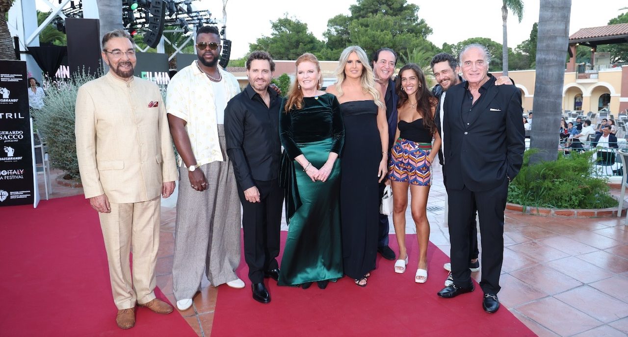 Kabir Bedi was honoured with a lifetime achievement award at the 5th Edition of “Filming Italy Sardegna Festival”!