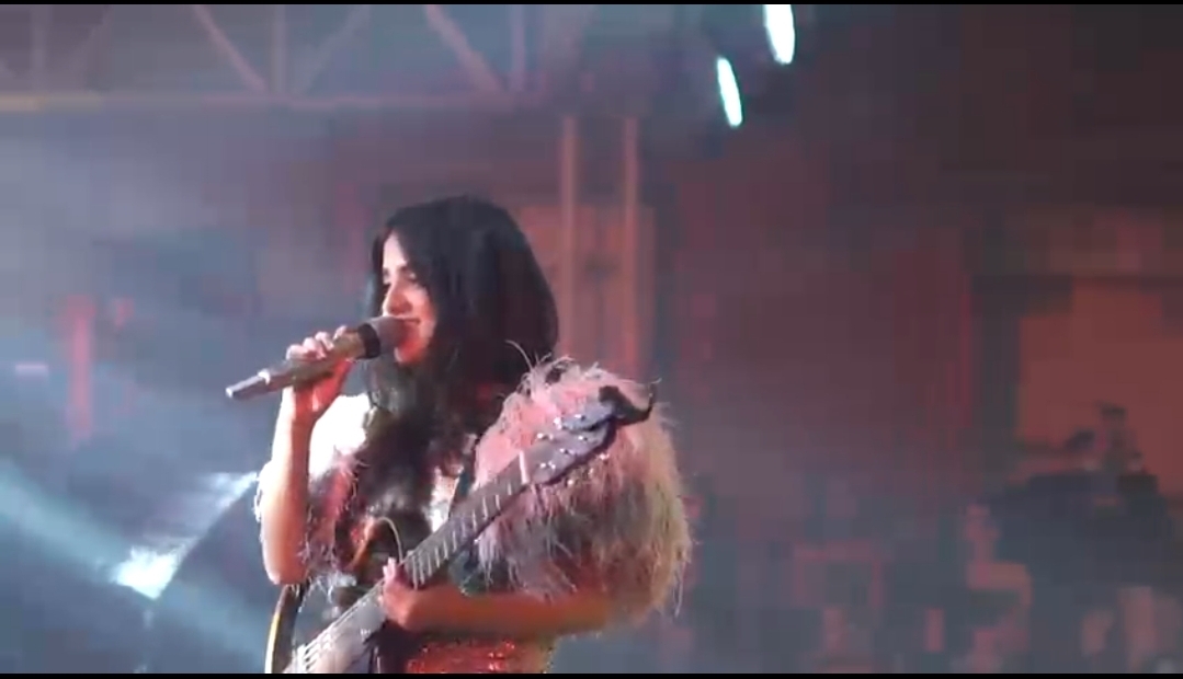 Ayushmann Khurrana and Kartik Aryan sing along with Jasleen Royal!