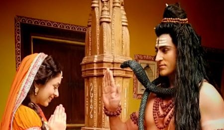 In “Yashomati Maiyaa Ke Nandlala” witness the milan of Lord Shiva and Lord Krishna!