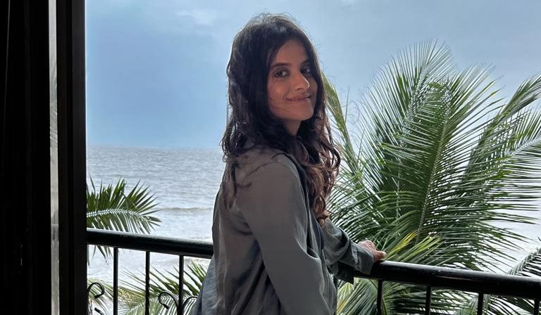 On her birthday, Jasleen Royal gifts herself a sea facing apartment!