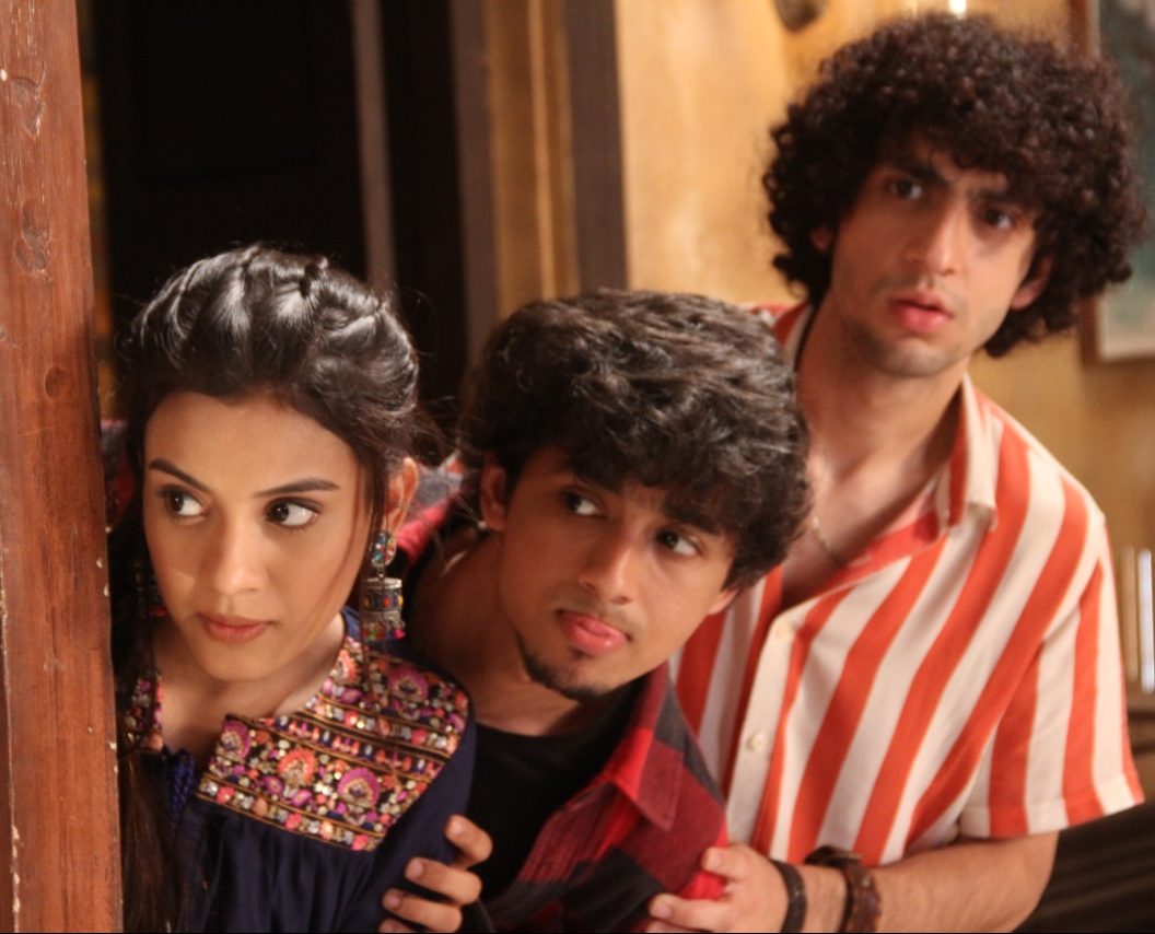 The cast of Appnapan… Badalte Rishton Ka Bandhan enjoys Monsoon Masti!