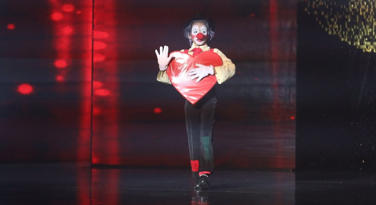 In SS2’s ‘Evergreen Songs Special’ episode Rituraj performs ‘Jeena Yahan’ with a twist!