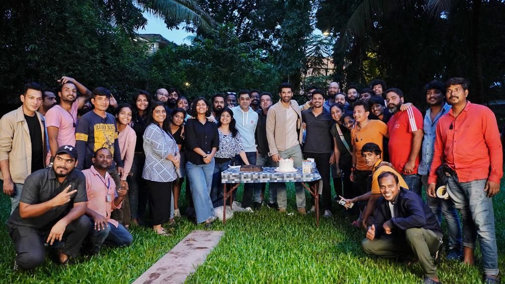 Helmed by debutant director, Vardhan Ketkar, Aditya Roy Kapur and Mrunal Thakur’s ‘Gumraah’ wraps shoot!