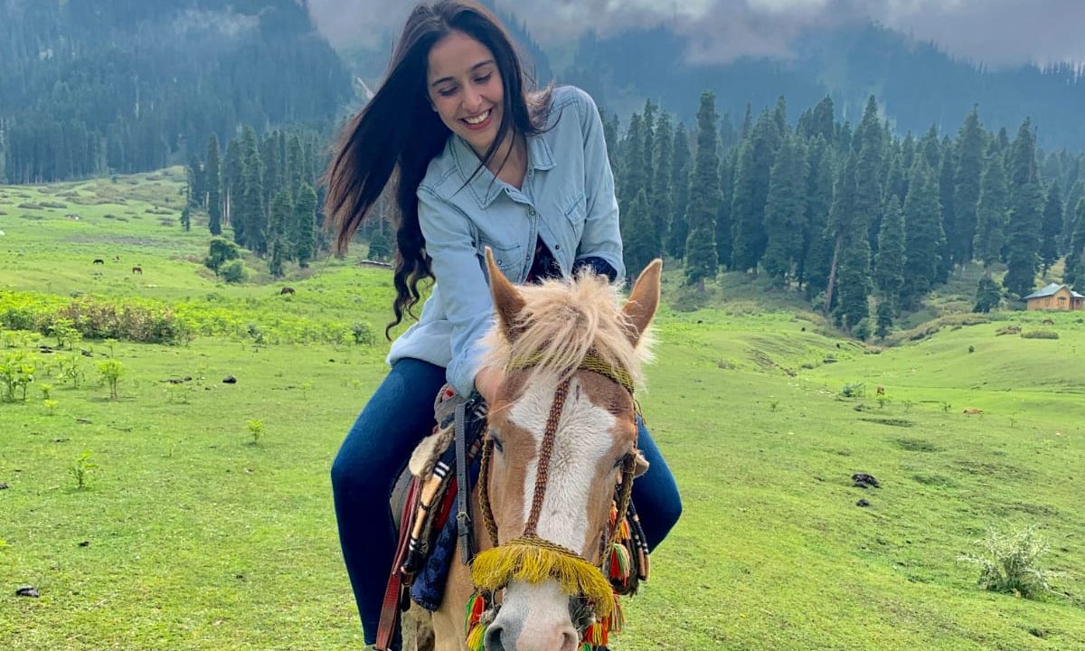 Get to know about the 4 sisters of “Raksha Bandhan”!