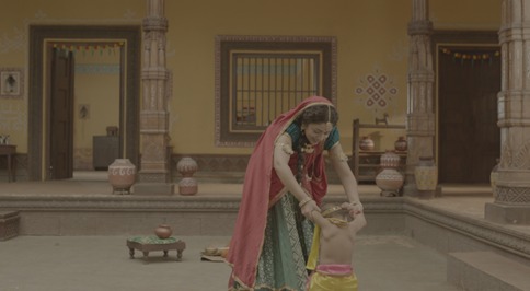 Witness little Krishna crawling in Yashomati Maiyaa Ke Nandlala!