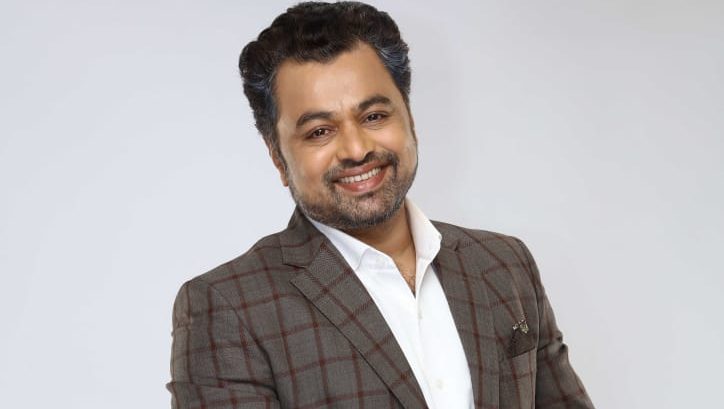 Zee Marathi’s out of the box show ‘Bus Bai Bus’ ropes in Subodh Bhave for hosting!
