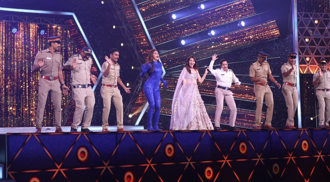 Umang 2022 promises to be a filled with endless laughter, unforgettable moments and glamourous performances!