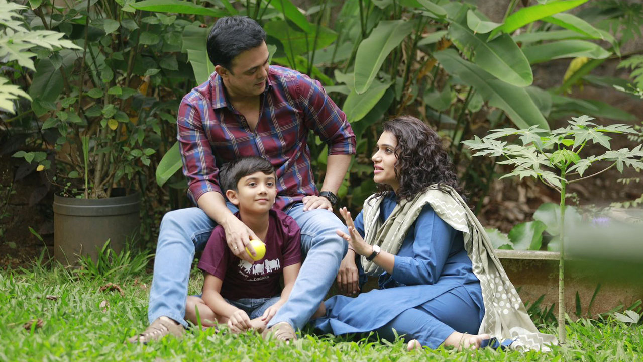 Review : Ekda Kay Zal : Story of a Storyteller’s father-son bond!