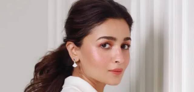 ‘These’ actresses do not mind repeating their ensembles, advocates sustainable fashion!