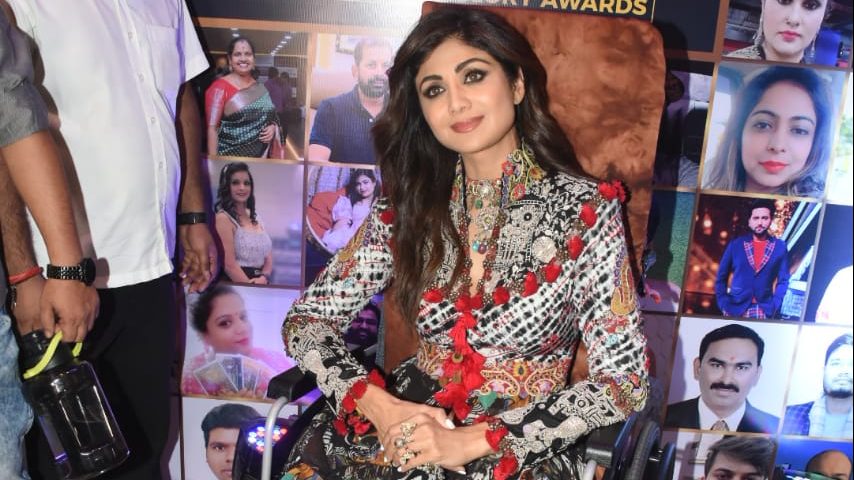 Shilpa Shetty attends a brand event, despite her leg injury!