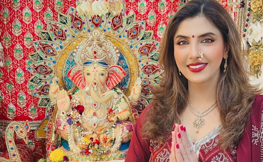 Jyoti Saxena follows a very long tradition in her family and welcomes Ganpati Bappa every year at her humble abode!