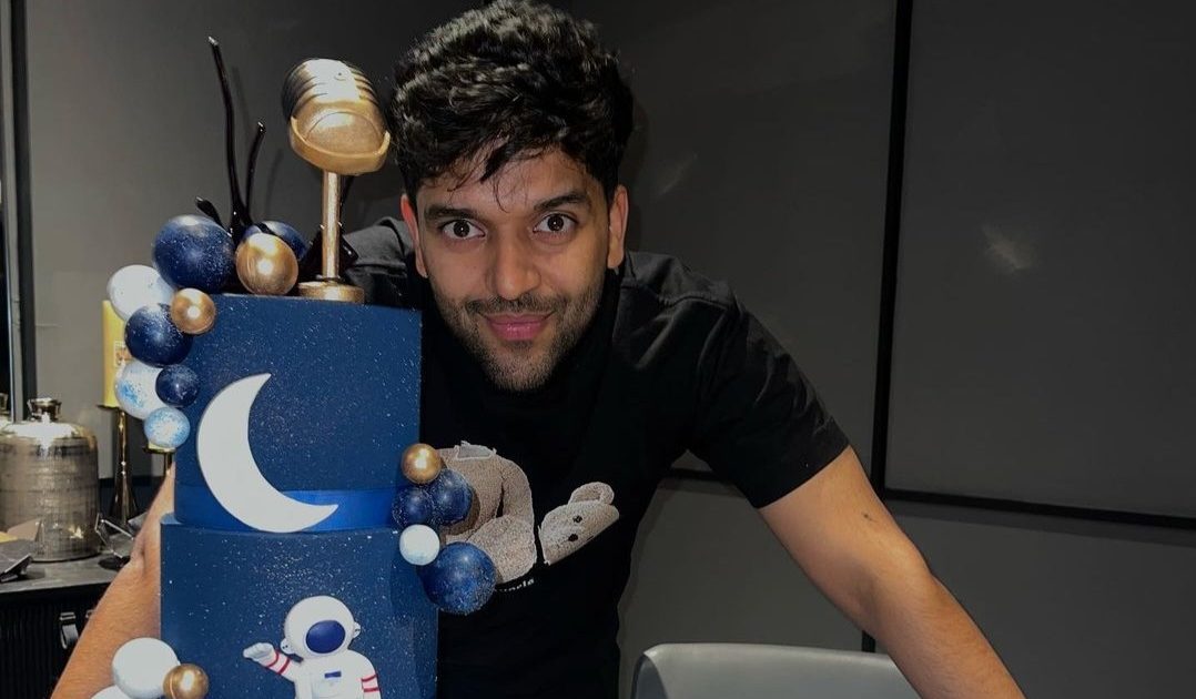 Guru Randhawa proves he has a heart of gold, gifts his fan the best gift ever on his birthday!