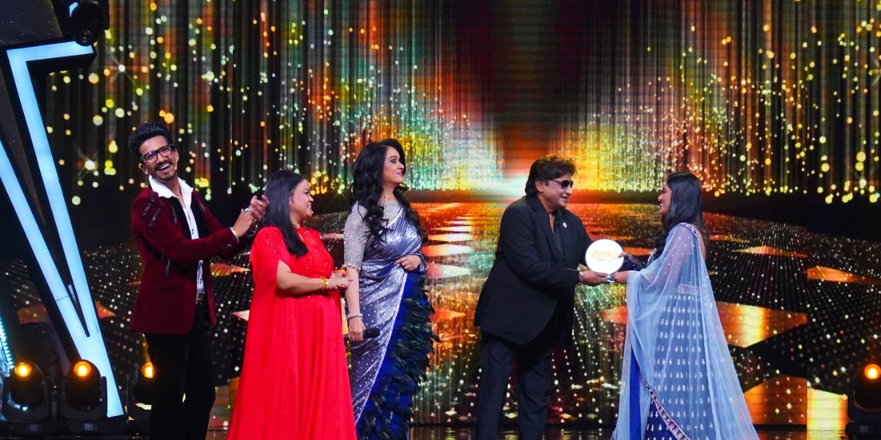 In SS2, Shabbir Kumar, Padmini Kolhapure and Sayii Kamble give a mesmerizing performance on ‘Tumse milkar Na Jane’!