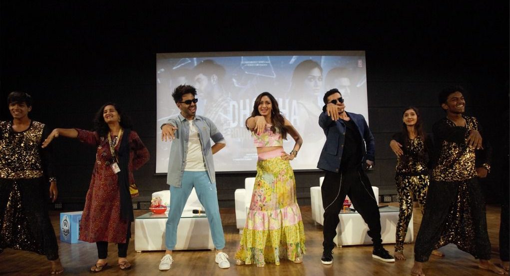 ‘Dhokha – Round D Corner’ team gets a warm welcome in Vadodara!